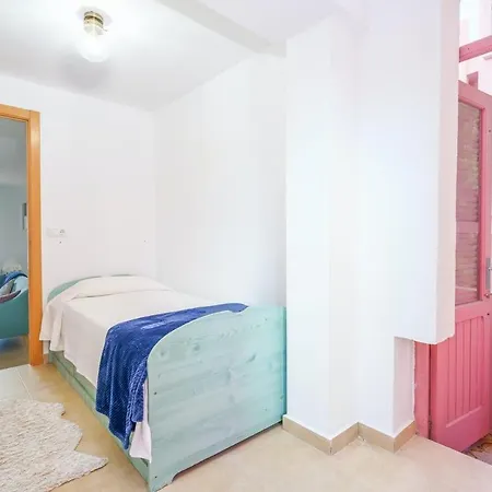 Apartamento La Muralla Roja